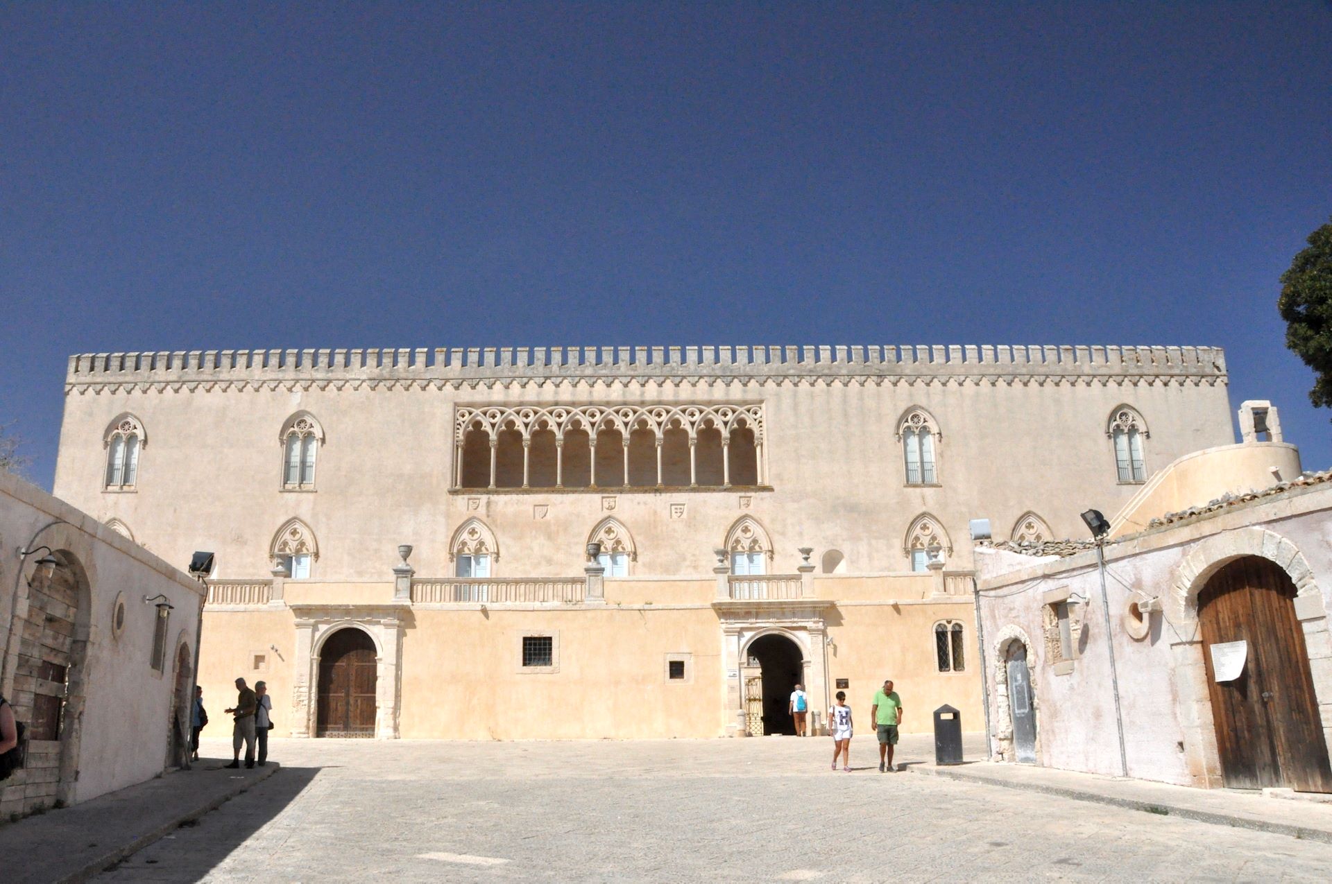 Castello di Donnafugata (Photo license: CC BY 2.0)